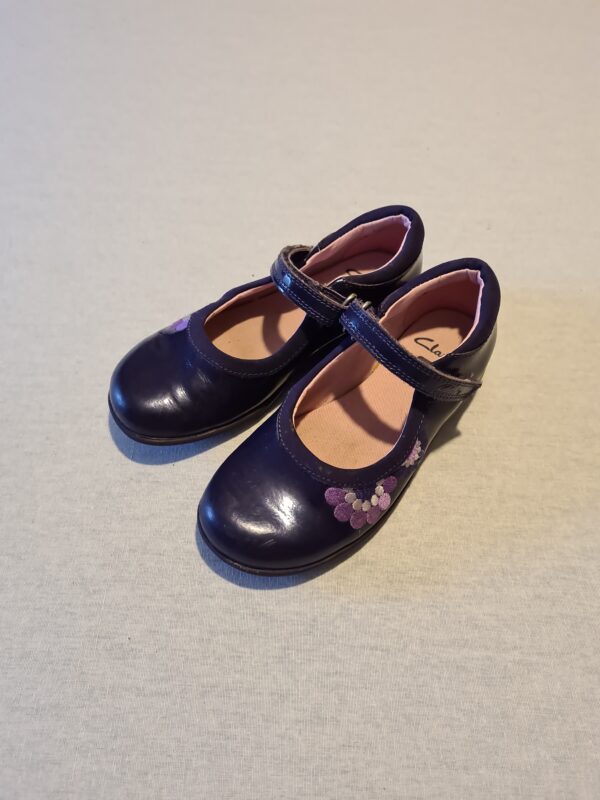 Girls 10.5F Clarkes purple patent shoe