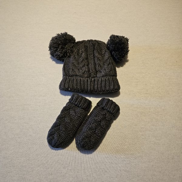Boys 12-18 F&F grey cable bobble hat and mitts