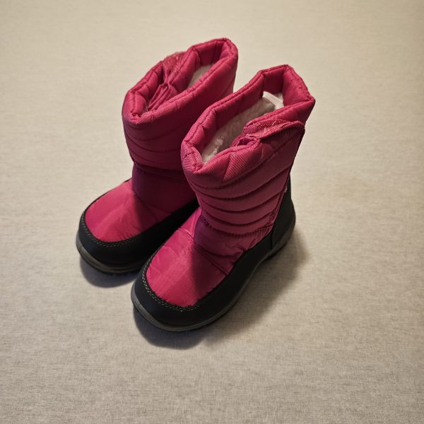 Girls Infant size 8 pink snow boots