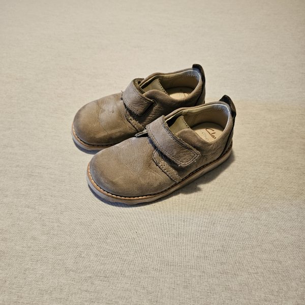 Boys Infant size 8F Clarkes stone nubuck boots