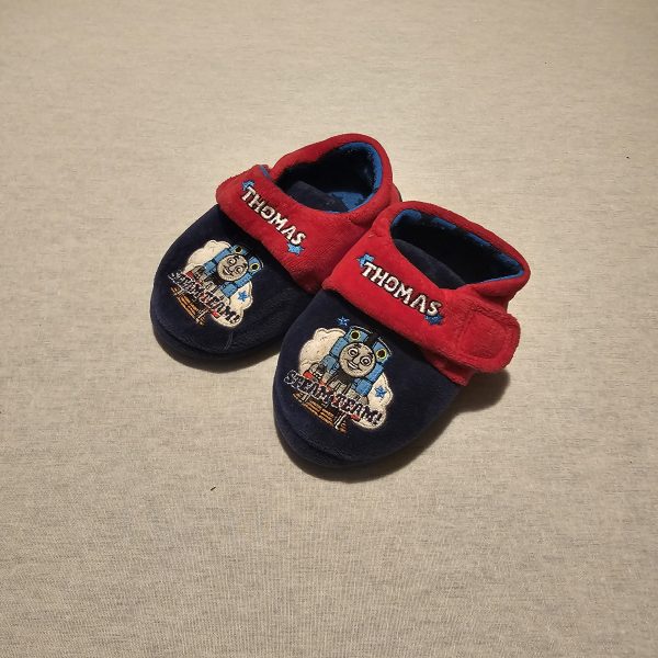 Boys Infant Size 6/7 Thomas slippers