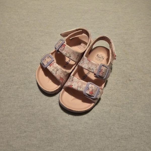 Girls Infant Size 7 Peppa pig sandals