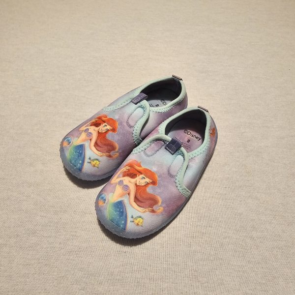 Girls Infant Size 8 Ariel water shoes