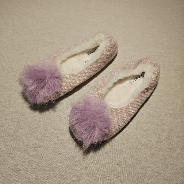 Girls Junior Size 4 pink pom pom slippers