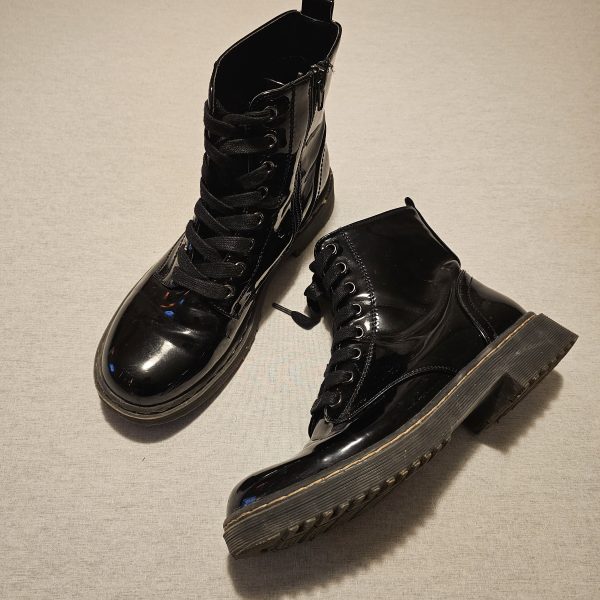 Girls Junior Size 5 Black patent boots