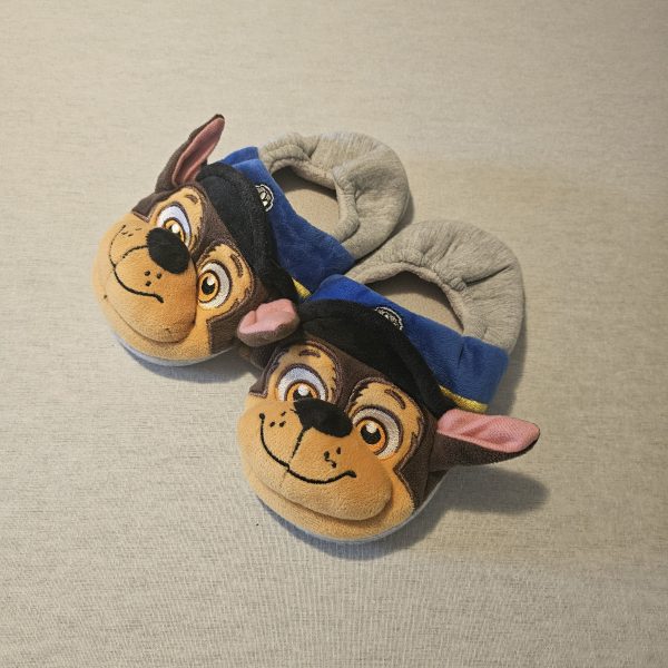 Boys Infant size 10/11 Chase slippers